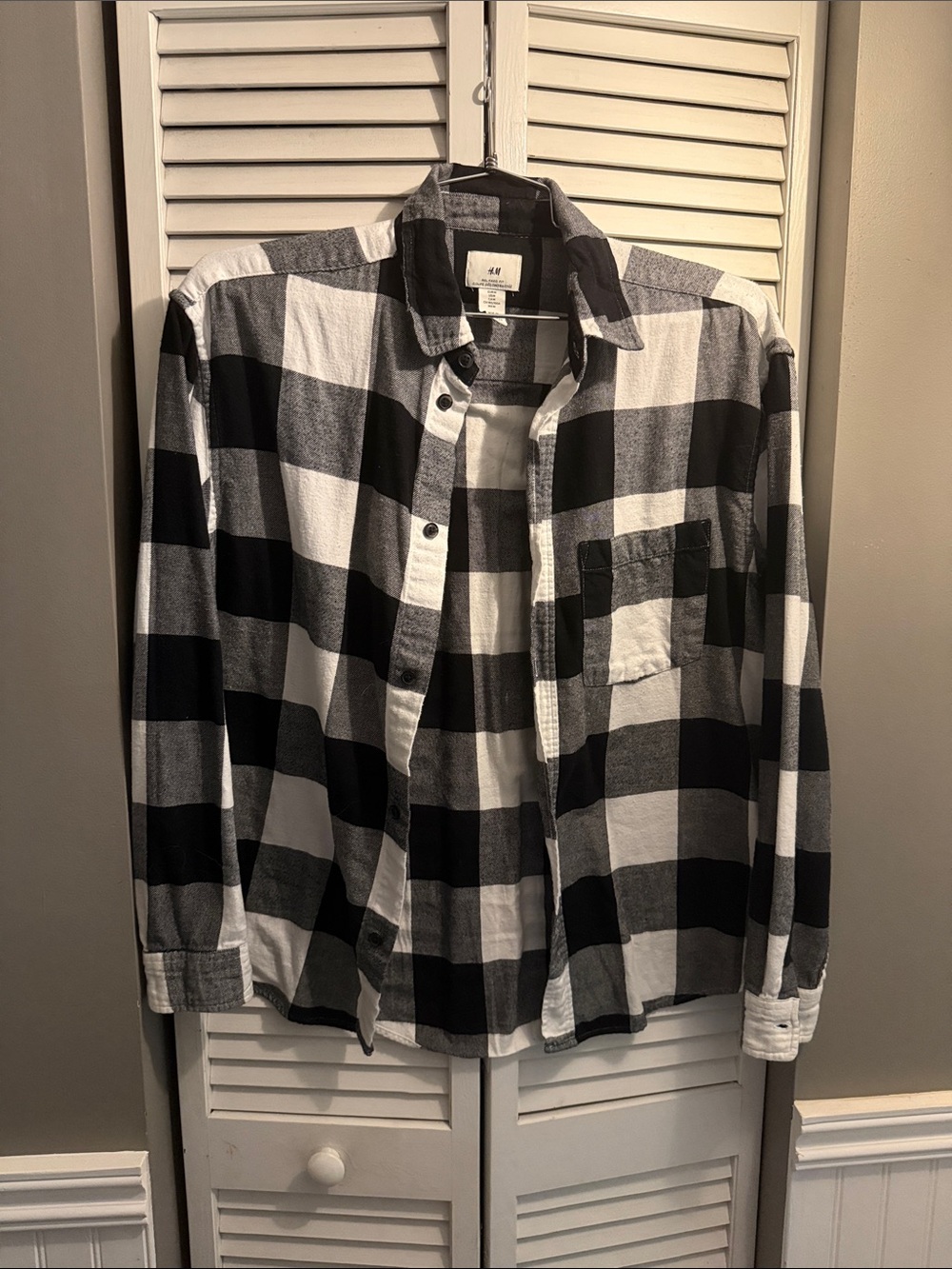 H&M Black & White Check Long-Sleeve Button-Down Shirt